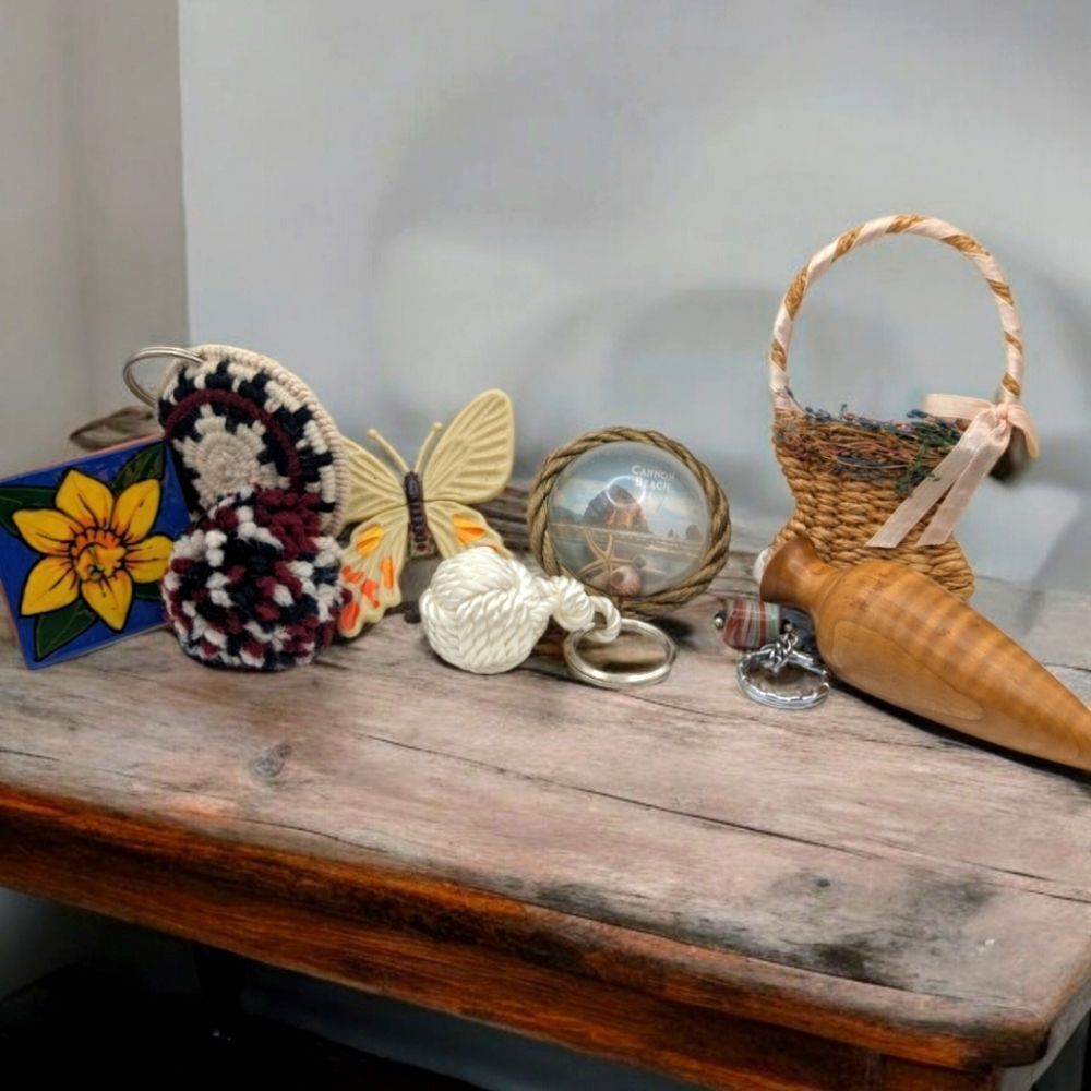 Boho large lot of vintage magnets keychains kitschy‎ floral natural